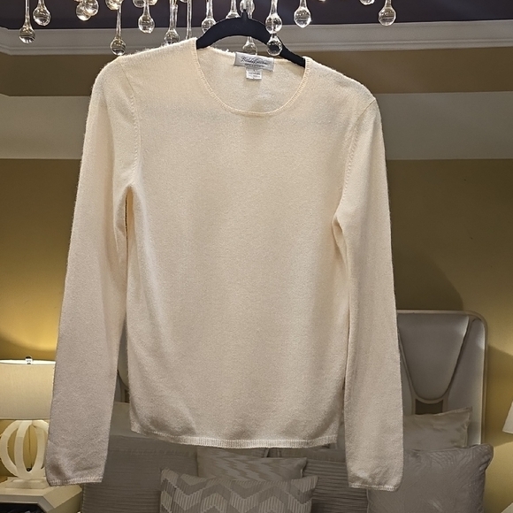 Brooks Brothers Women's Classic Cream Crew Neck Sweater - Picture 1 of 12